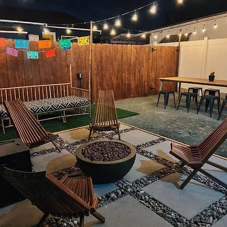 * Bueno Bueno Casita * / 7 Min To Downtown / 4 Bdr Villa